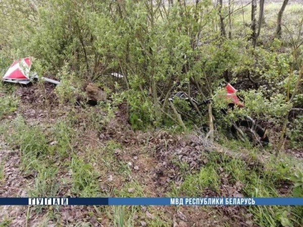 В Брестской области 16-летний мотоциклист снес знак и вылетел в кювет В Брестской области 16-летний мотоциклист снес знак и вылетел в кювет
