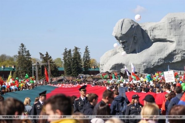 9 мая в Бресте. Фоторепортаж
             
                9 мая в Бресте. Фоторепортаж