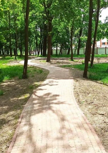 В Городском саду Бреста появилась еще одна дорожка