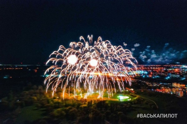 Праздничный салют в Бресте. Фото и видео
Праздничный салют в Бресте. Фото и видео