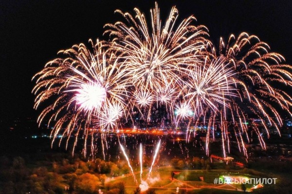 Праздничный салют в Бресте. Фото и видео
Праздничный салют в Бресте. Фото и видео