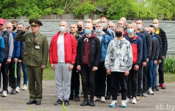 140 призывников из Брестчины отправились к месту своей срочной службы