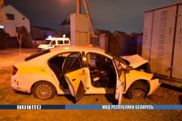 В Бресте такси врезалось в трансформаторную подстанцию. Стали известны некоторые подробности