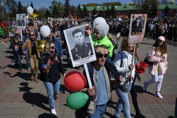 С торжественным маршем и салютом: как Брест отметил День Победы