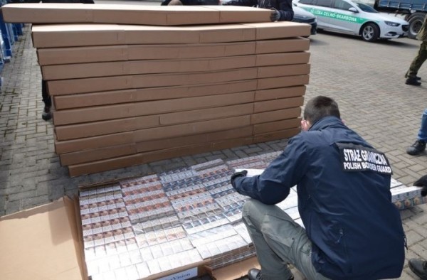 В Польше задержана крупнейшая в истории партия контрабандных сигарет из Беларуси