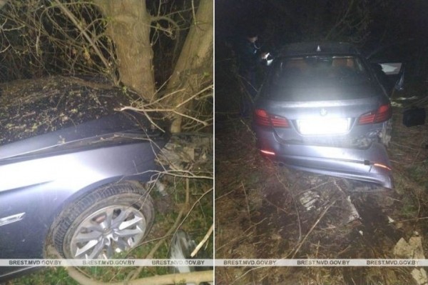 В Пинске мужчина угнал чужой BMW с автосервиса и врезался в дерево В Пинске мужчина угнал чужой BMW с автосервиса и врезался в дерево