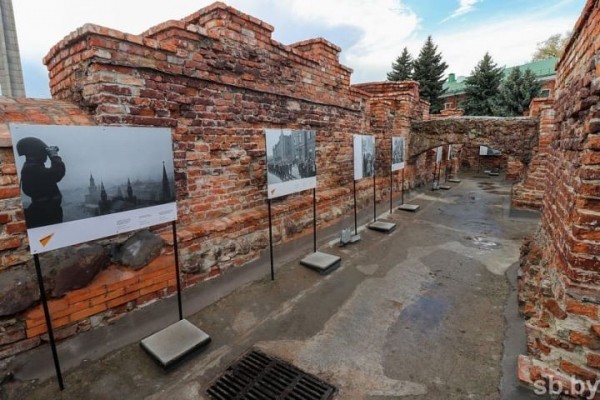 В руинах Белого дворца Брестской крепости открылась фотовыставка
