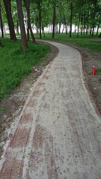 В Городском саду Бреста появилась еще одна дорожка