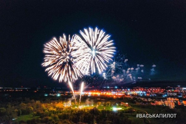 Праздничный салют в Бресте. Фото и видео
Праздничный салют в Бресте. Фото и видео