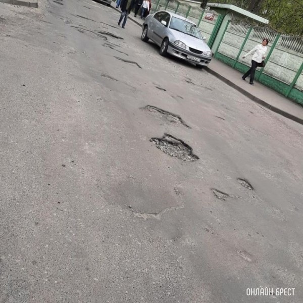 Как не делали дорогу, всё равно в плачевном состоянии
Как не делали дорогу, всё равно в плачевном состоянии