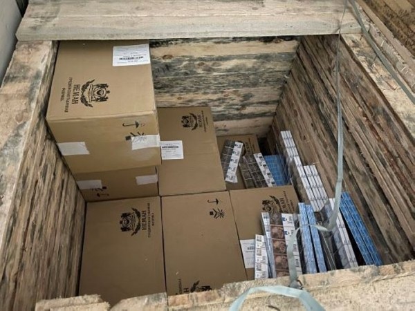 Белорусский дальнобойщик привез в Литву контрабанду на 1,4 миллиона евро Белорусский дальнобойщик привез в Литву контрабанду на 1,4 миллиона евро