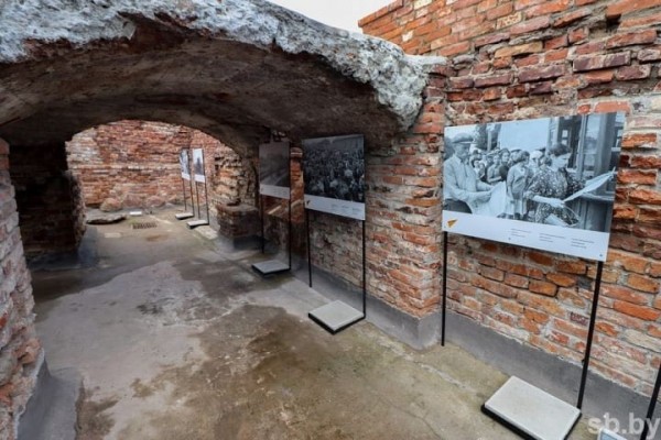 В руинах Белого дворца Брестской крепости открылась фотовыставка
