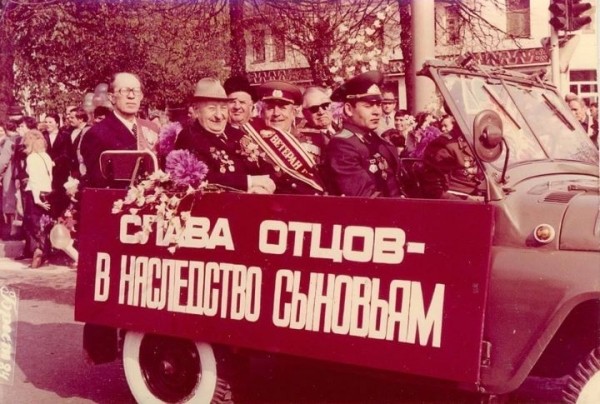 Опубликованы уникальные фото празднования Дня Победы в Бресте