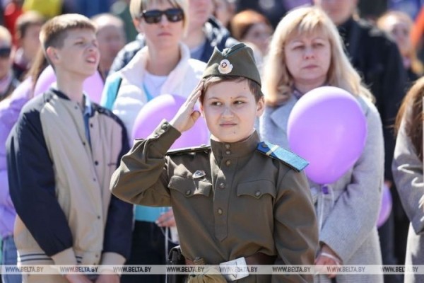 9 мая в Бресте. Фоторепортаж
             
                9 мая в Бресте. Фоторепортаж