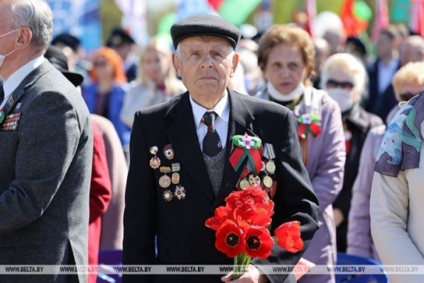 9 мая в Бресте. Фоторепортаж
             
                9 мая в Бресте. Фоторепортаж