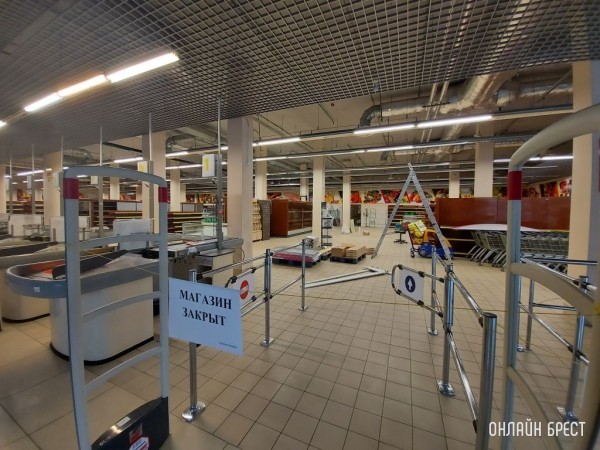 Магазин «Дионис» на Машерова закрылся
             
                Магазин «Дионис» на Машерова закрылся