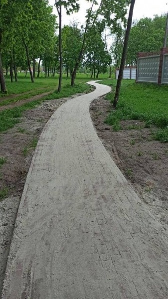 В Городском саду Бреста появилась еще одна дорожка
