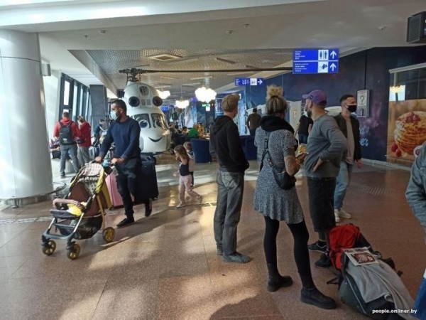 Самолет «Белавиа» не долетел до Барселоны и кружил над Беларусью. Что происходит? Комментарий «Белавиа»