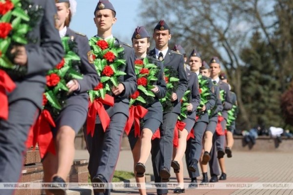 9 мая в Бресте. Фоторепортаж
             
                9 мая в Бресте. Фоторепортаж
