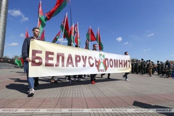 9 мая в Бресте. Фоторепортаж
             
                9 мая в Бресте. Фоторепортаж