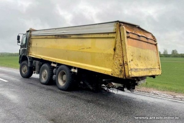 Вот что случилось с грузовиком, который переезжал по разрушающемуся мосту под Борисовом