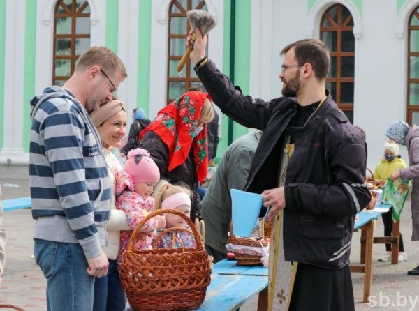 Брест готовится к Пасхе. Фоторепортаж