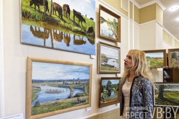 В Бресте открылась выставка Алексея Погожева «Края Віды»