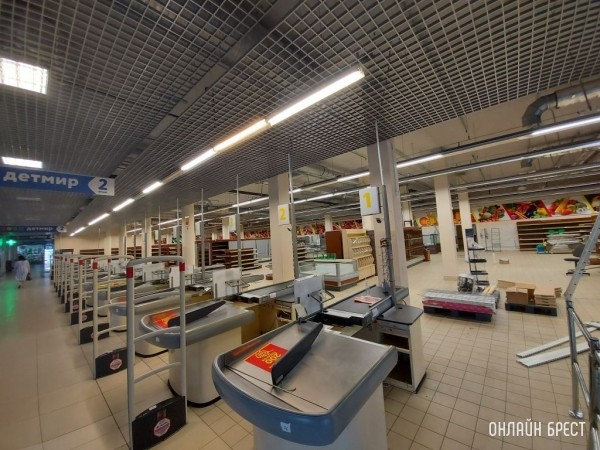 Магазин «Дионис» на Машерова закрылся
             
                Магазин «Дионис» на Машерова закрылся