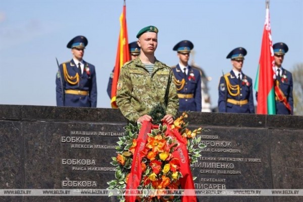 9 мая в Бресте. Фоторепортаж
             
                9 мая в Бресте. Фоторепортаж