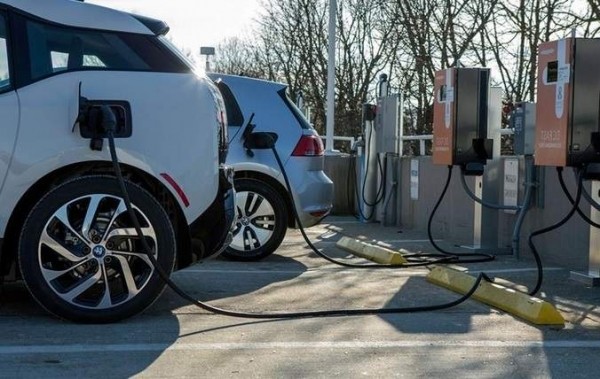 Немец 19 раз приезжал в Беларусь на разных электрокарах Немец 19 раз приезжал в Беларусь на разных электрокарах