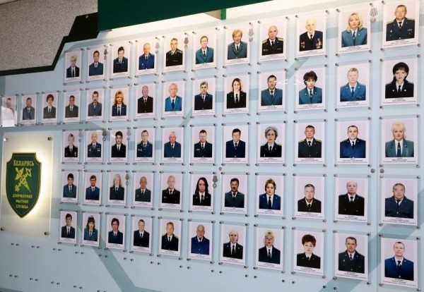 В Брестской таможне открыли фотоэкспозицию «Ветераны таможенной службы»