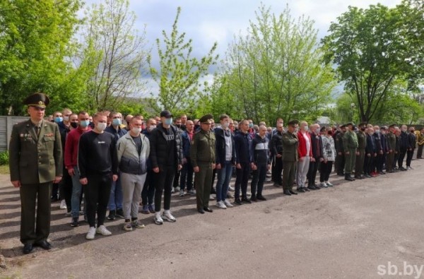 140 призывников из Брестчины отправились к месту своей срочной службы