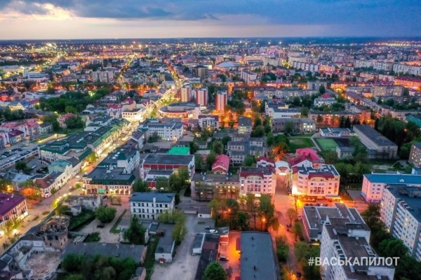 Посмотрите, как выглядит вечером весенний Брест
             
                Посмотрите, как выглядит вечером весенний Брест