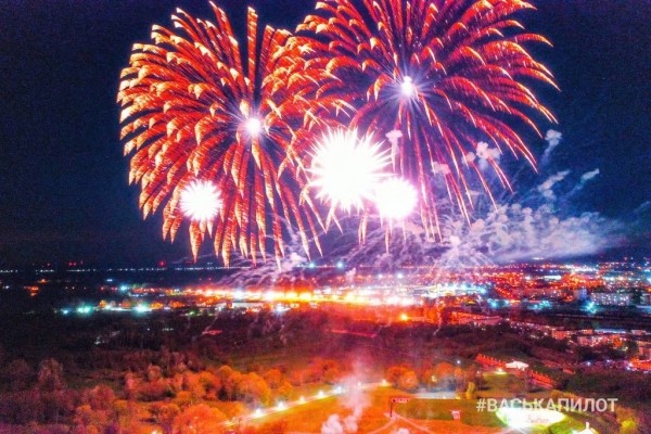 Праздничный салют в Бресте. Фото и видео
Праздничный салют в Бресте. Фото и видео