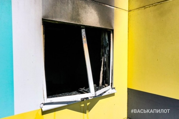 В Бресте на Грюнвальдской произошел серьёзный пожар. Горела квартира (Фото и видео)
В Бресте на Грюнвальдской произошел серьёзный пожар. Горела квартира (Фото и видео)