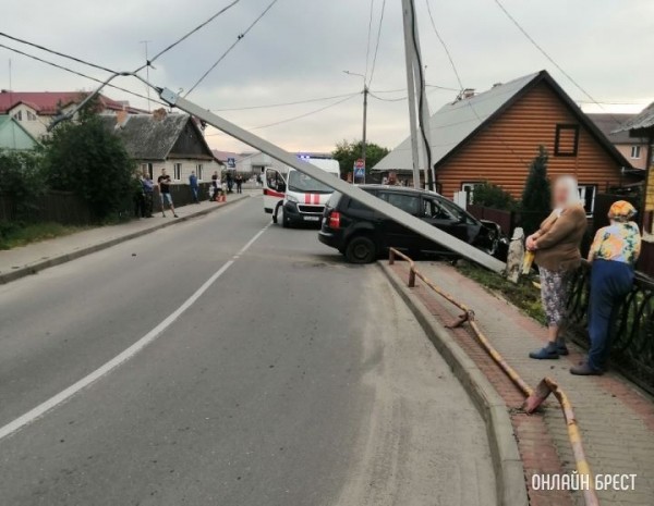 В Берёзе водитель попал в серьёзное ДТП
В Берёзе водитель попал в серьёзное ДТП