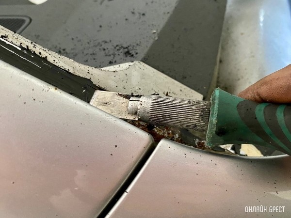 О причинах образования коррозии на рамке лобового стекла автомобиля рассказал директор сервиса по замене автостекол «Протон» в Бресте