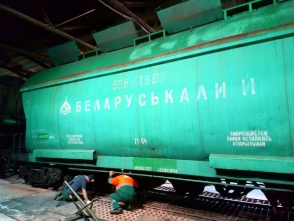 Белорусские сигареты нашли в поезде с удобрениями в Литве Белорусские сигареты нашли в поезде с удобрениями в Литве