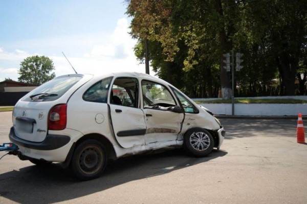 «Жена успела только сказать: «Что он делает?». Citroen с прицепом и Audi столкнулись в Барановичах