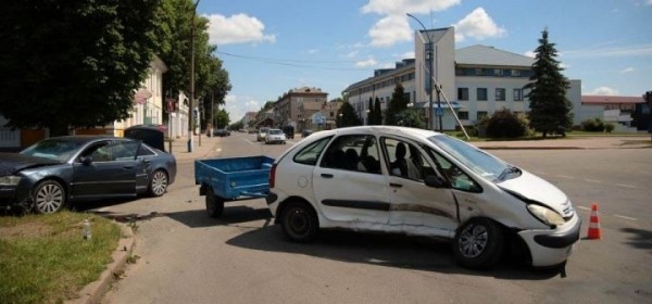 «Жена успела только сказать: «Что он делает?». Citroen с прицепом и Audi столкнулись в Барановичах