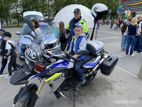 
                В Бресте на площадке ТРЦ «Экватор» проходит «Детский праздник безопасности»
            