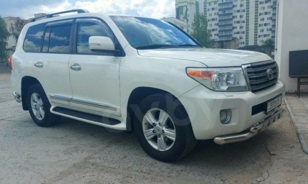 Какие автомобили продают дороже стоимости квартиры