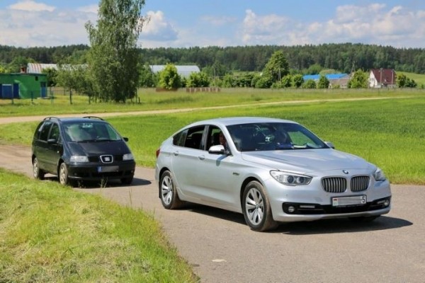 Как в Беларуси инспекторы ГАИ на BMW GT охотятся на лихачей