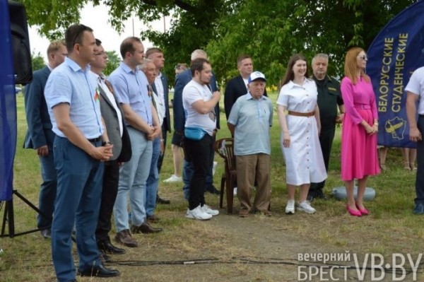 Сад Памяти высадили в Бресте
