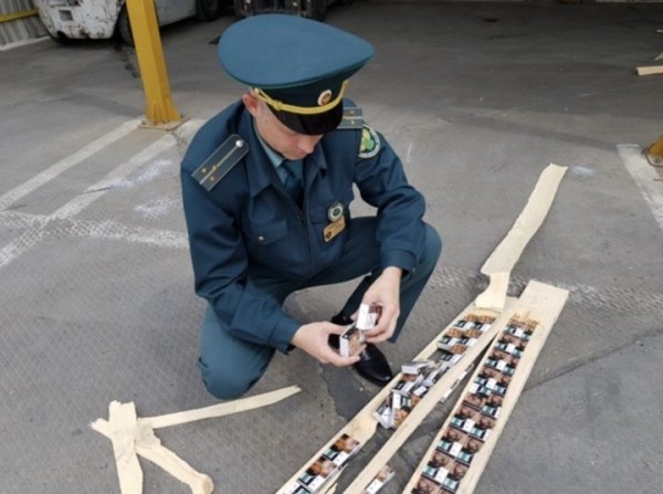 Российские таможенники остановили контрабанду белорусских сигарет в Грецию Российские таможенники остановили контрабанду белорусских сигарет в Грецию