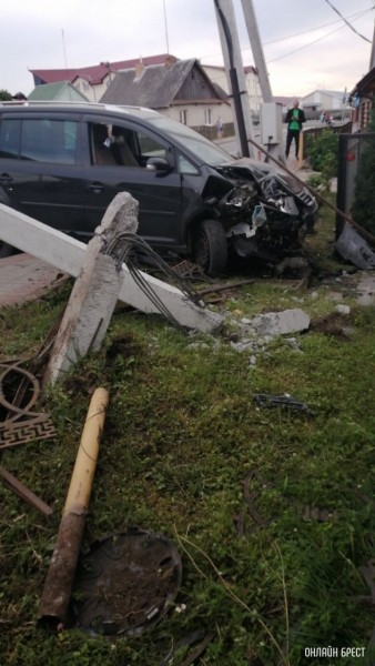 В Берёзе водитель попал в серьёзное ДТП
В Берёзе водитель попал в серьёзное ДТП