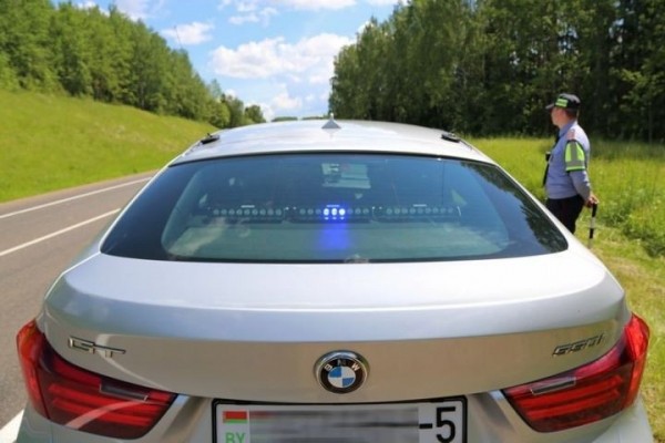 Как в Беларуси инспекторы ГАИ на BMW GT охотятся на лихачей