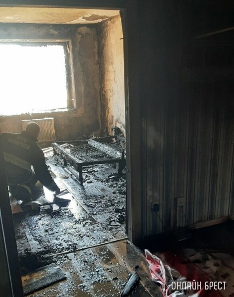 В Бресте на Грюнвальдской произошел серьёзный пожар. Горела квартира (Фото и видео)
В Бресте на Грюнвальдской произошел серьёзный пожар. Горела квартира (Фото и видео)