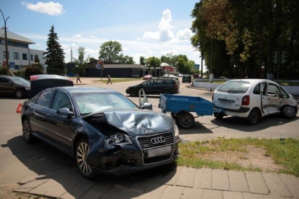 «Жена успела только сказать: «Что он делает?». Citroen с прицепом и Audi столкнулись в Барановичах
