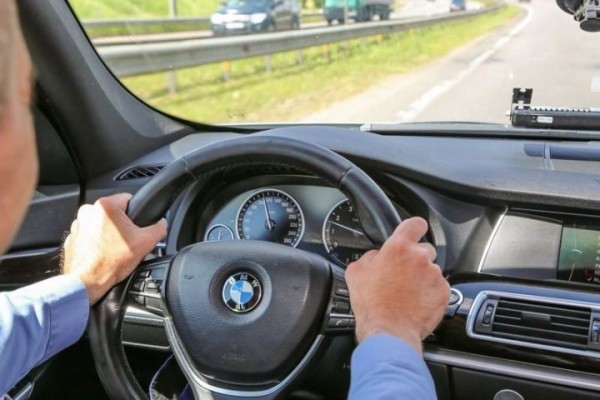 Как в Беларуси инспекторы ГАИ на BMW GT охотятся на лихачей